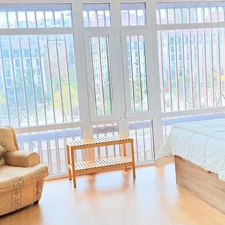 شقة - Comfortable Downtown Stay!